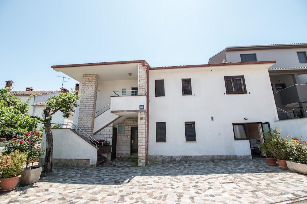 Apartments Divna Ровинь Экстерьер фото